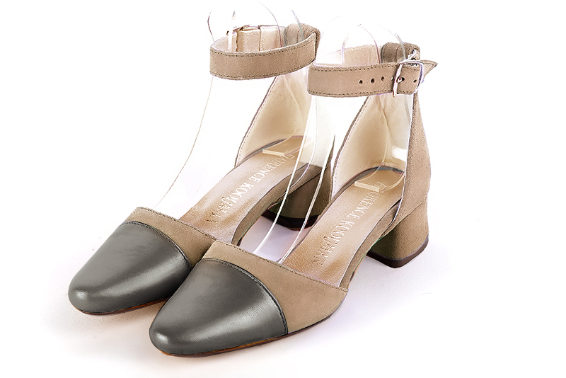 Taupe brown and tan beige matching shoes and clutch. Wiew of shoes - Florence KOOIJMAN
